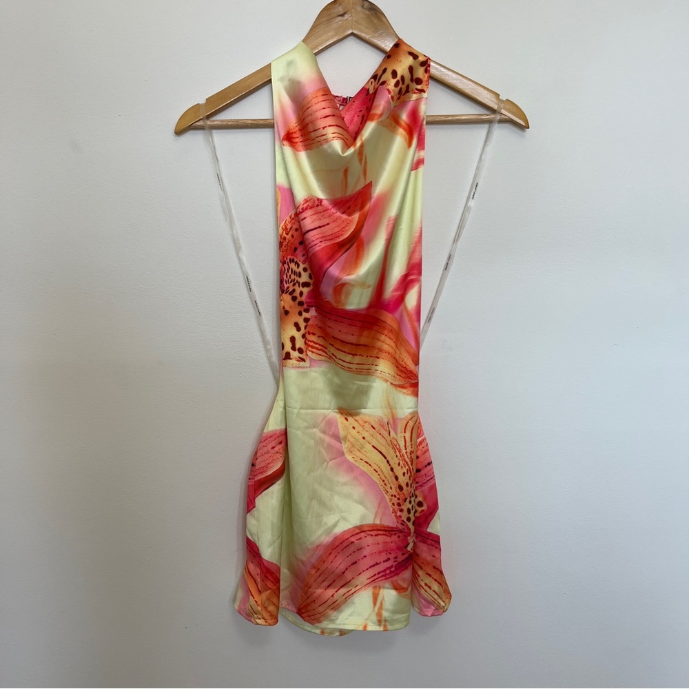 JADED LONDON Lucia Backless Mini Dress With Flower Detail Size 2 NWOT - Picture 3 of 5